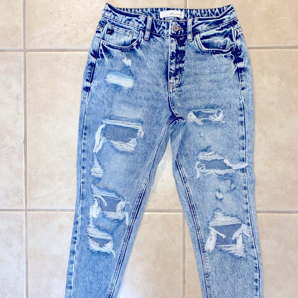 KanCan Distressed Whitewash High-Rise Skinny Jeans from Buckle. NEVER WORN.
